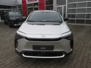 Toyota bZ4X Comfort- und Technik-Paket, Panorama-Glasdach Bild 2