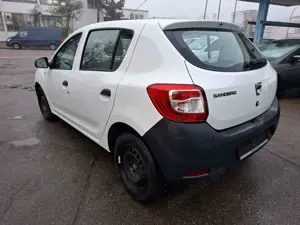 Dacia Sandero Essentiel Bild 2