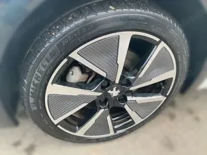 Peugeot 208 e- 136 (e-) GT Pack ACC KeyLess LED Navi Bild 5