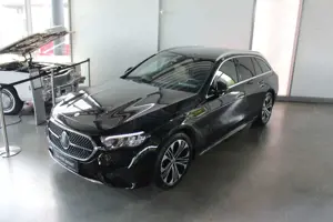 Mercedes-Benz E 220 d T 4M Avantgarde AHK Kamera 19" LED Leder