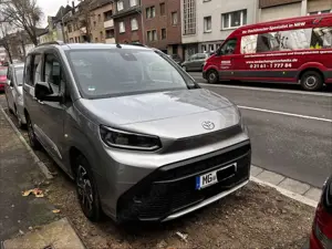 Toyota Proace City Verso 1.2 Turbo L1 Team Deutschland