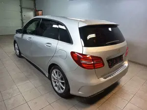 Mercedes-Benz B 250 B 250 AMG Line Bild 4