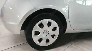 Opel Meriva B Edition Navi Klima WinterPaket PDC V+H Bild 4