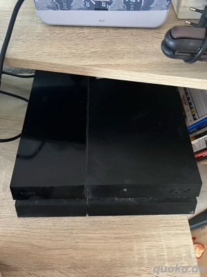 PlayStation 4 + Controller + 4 Spiele 