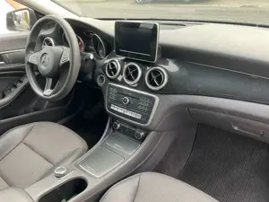 Mercedes-Benz CLA 200 Shooting Brake d 7G-DCT Bild 3