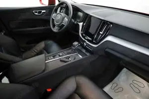 Volvo XC60 Momentum AWD Leder,Navi,LED,Panorama,4xSH Bild 3