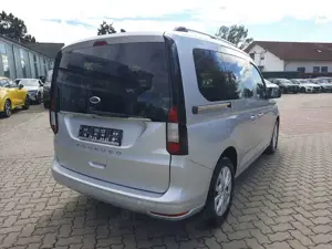 Ford Tourneo Connect L1 Titanium Isofix PDC Bild 4