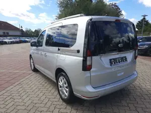 Ford Tourneo Connect L1 Titanium Isofix PDC Bild 3