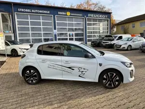 Peugeot 208 Hybrid 110 Allure Bild 4