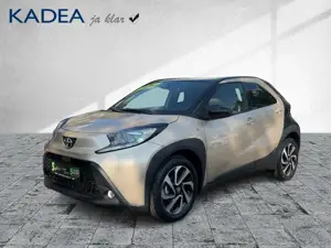 Toyota Aygo X 1.0 Teamplayer ACC+Navi+SHZ+Fernlichtass.
