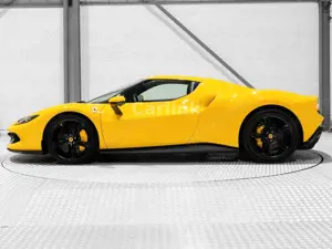 Ferrari 296 GTB -LIFT- LEDS- RACING SEATS-SURR- Bild 2