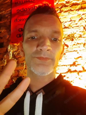 Frauen verwöhnen mit einer Massage