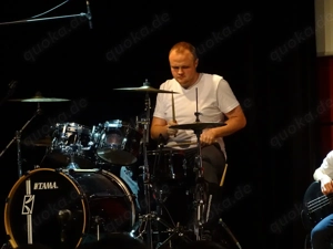 Schlagzeuger, Drummer, Cajónist sucht Band