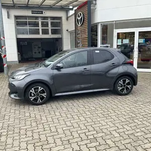 Toyota Yaris 1.5l Hybrid Klimaautomatik, Kamera, BT Bild 2