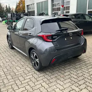 Toyota Yaris 1.5l Hybrid Klimaautomatik, Kamera, BT Bild 4