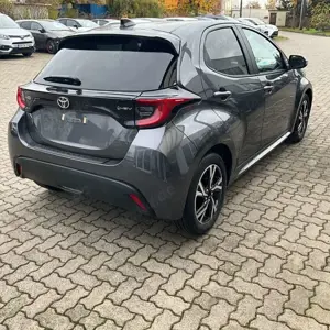 Toyota Yaris 1.5l Hybrid Klimaautomatik, Kamera, BT Bild 5