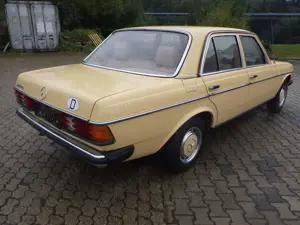 Mercedes-Benz 240 240 D Oldtimer Servo Bild 3