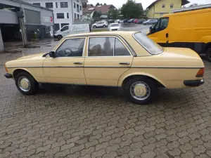 Mercedes-Benz 240 240 D Oldtimer Servo Bild 5