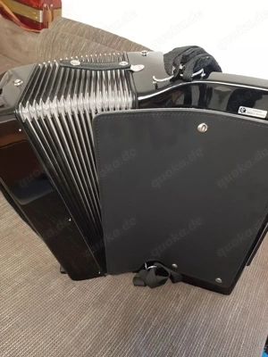 Akkordeon Hohner Atlantic IV 120 (Fast Neu)-mit Hartschalenkoffer Bild 4