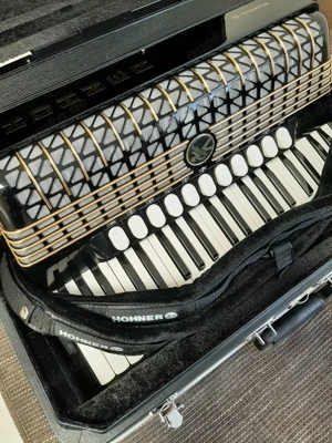 Akkordeon Hohner Atlantic IV 120 (Fast Neu)-mit Hartschalenkoffer Bild 3