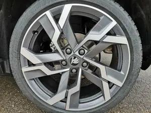 Skoda Karoq 2.0TDI Sportline DSG 4x4 AHK Matrix Pano Sound Led Bild 4