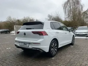 Volkswagen Golf VIII Goal 1.5 TSI AHK ACC PDC Navi Sitzhzg Bild 4