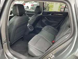 Volkswagen Passat Variant Passat 2,0 TDI DSG Elegance AHK 18Z Matrix Area Bild 4