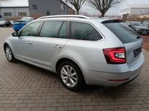 Skoda Octavia Combi Ambition Navi Klima Sitzheizung Bild 5
