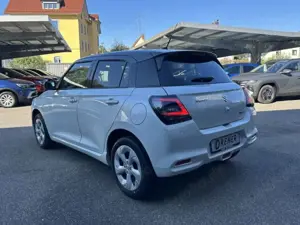 Suzuki Swift Swift COMFORT 4x4 Allrad/ NAVI/ACC/Rü-KAM/ uvm Bild 4