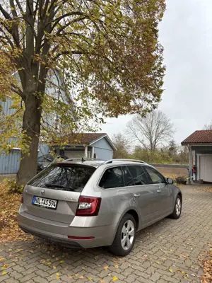 Skoda Octavia Combi 1.6 TDI DSG Style Bild 3