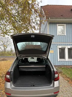 Skoda Octavia Combi 1.6 TDI DSG Style Bild 5
