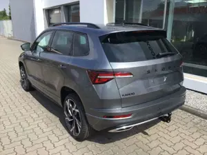 Skoda Karoq 2.0 TDI SCR Sportline DSG AHK Navi ACC APP Bild 3