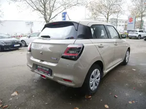 Suzuki Swift 1.2 Hybrid Club PDC KAMERA NAVI ACC LED Bild 5