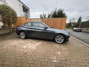 BMW 218 d Advantage Bild 2