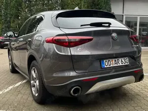 Alfa Romeo Stelvio 2.0 Turbo 16V AT8-Q4 Bild 3