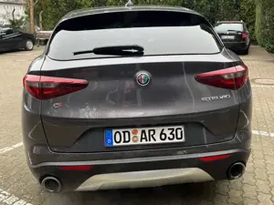 Alfa Romeo Stelvio 2.0 Turbo 16V AT8-Q4 Bild 4