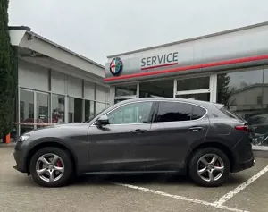 Alfa Romeo Stelvio 2.0 Turbo 16V AT8-Q4 Bild 2