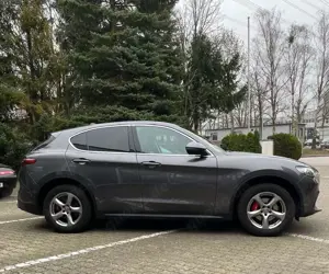 Alfa Romeo Stelvio 2.0 Turbo 16V AT8-Q4 Bild 5