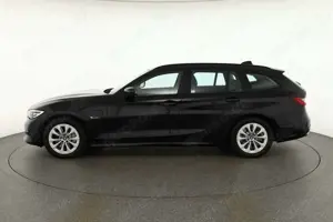 BMW 330 330e Touring xDrive LED Navi Leder ACC Head up Bild 2