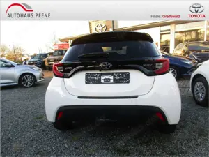 Toyota Yaris 1.5 Hybrid Team Deutschland SHZ ACC LED Bild 3
