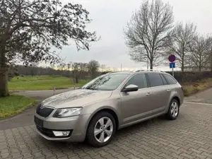 Skoda Octavia 2.0 TDI  Elegance TEMP*TEILLEDER*NAVI*