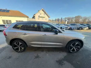 Volvo XC60 Ultimate Dark 2WD HUD AD Leder Digitales Cockpit M Bild 4
