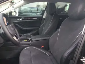 Volkswagen Passat Variant 2.0 TDI DSG SCR Elegance AHK Navi Bild 4