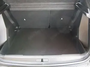 Peugeot 2008 Hybrid 145 Allure - dt. Neupreis: 38.945,00 € Bild 5