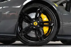 Ferrari 296 Grigio Scuro AFS JBL 360° LIFT CARBON Bild 3