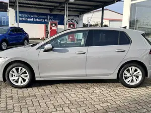 Volkswagen Golf VIII 1.5 eTSI Style AHK+PANO+MASSAGE+HeadUp Bild 3