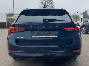 Skoda Octavia Combi 2.0 TDI DSG CLEVER AHK+17"+NAVI-CO Bild 4