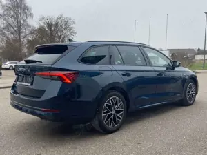 Skoda Octavia Combi 2.0 TDI DSG CLEVER AHK+17"+NAVI-CO Bild 5