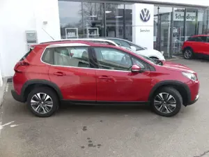 Peugeot 2008 Peugeot 2008 Allure PT110 Navi/SHZ/PANO Bild 4