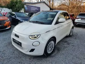 Fiat 500e LaPrima 23,8kWh JBL/ PANO/ LED/ NAVI/ LEDER
